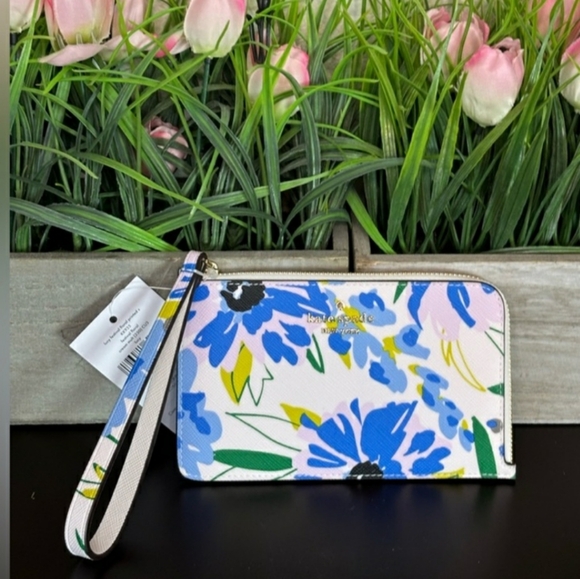 Kate Spade Floral Wristlet - Picture 8 of 8
